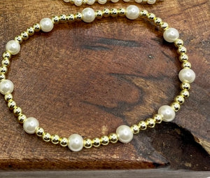 Beaded bracelets with pearls