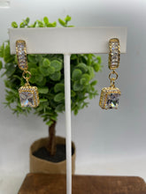 Load image into Gallery viewer, Amberly Earrings
